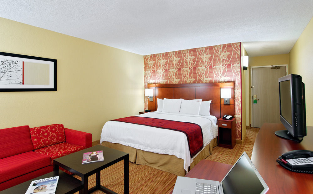 Courtyard Sarasota Bradenton Airport Hotel Exterior photo
